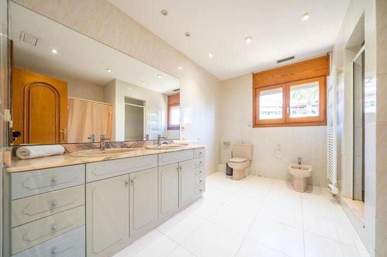 הוילה סנטה סוזנה Preciosa Casa 2000 M2 Piscina Mar Barbacoa Felicidad מראה חיצוני תמונה