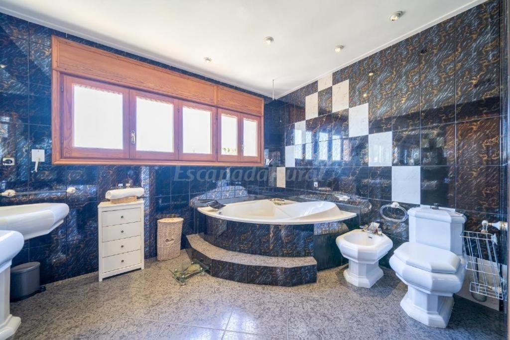 הוילה סנטה סוזנה Preciosa Casa 2000 M2 Piscina Mar Barbacoa Felicidad מראה חיצוני תמונה